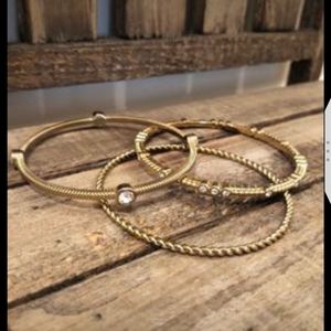 Super Pretty Set of 3 Gold Tone Bangles